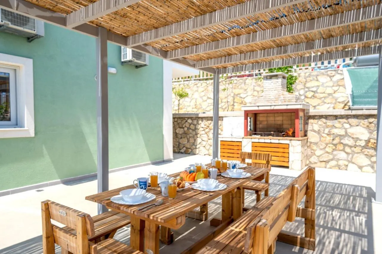 Villa Prasino By Villa Plus Plateies